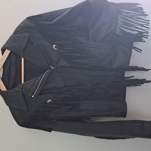 Vintage women's black leather fringe motorcycle jacket - Picture 4 of 9